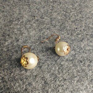 Pearl Floral Earrings Women’s Medium Gold Hook White Bead Vintage Chic
